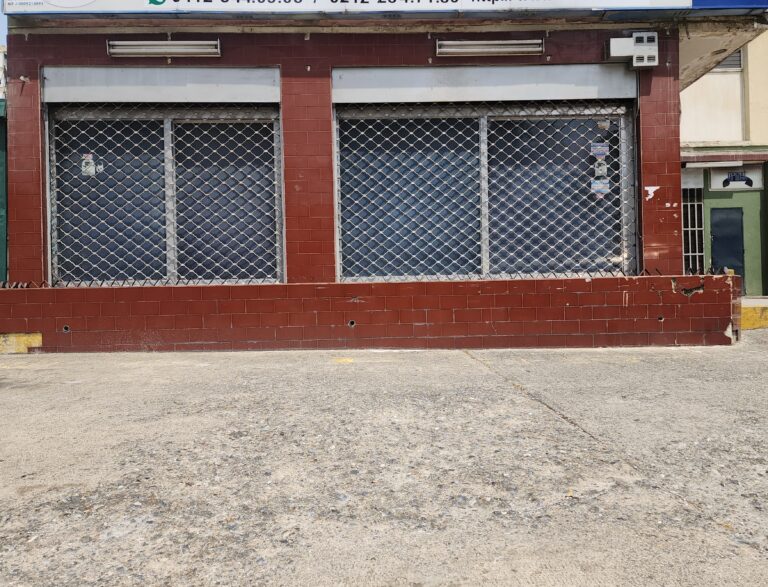 Hermoso Local Comercial de 244M2