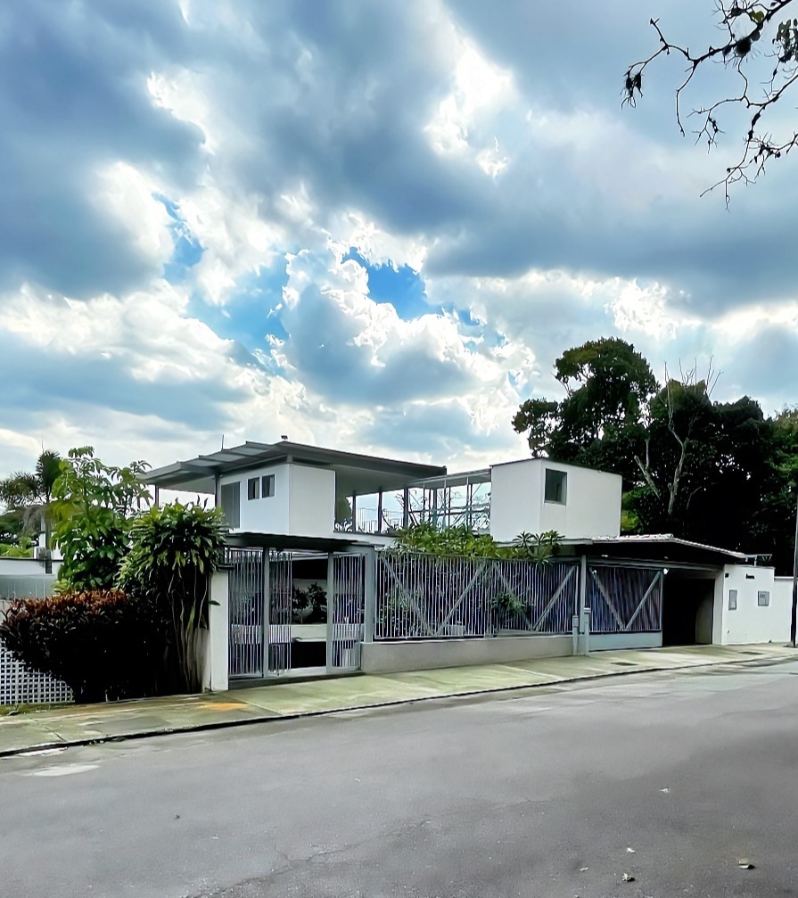 Preciosa Casa de 1.000M2 en Sabas Nieves Altamira