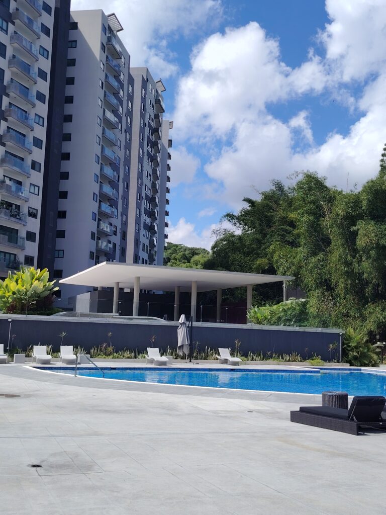 Exclusivo PB con Vista al Ávila en Macaracuay – Doral Greco 175M2 + Jardín