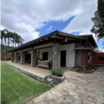 Venta de Casa Colonial 2100M2 en La Lagunita