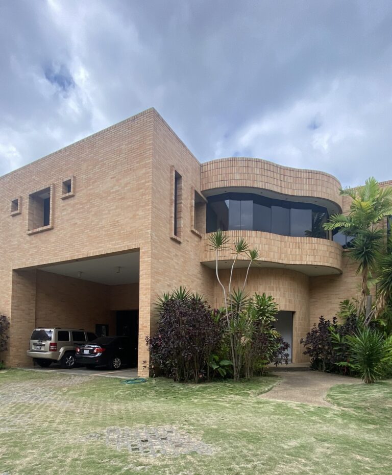 Alquiler de Casa en Prados del Este en la Montaña Moser de 700M2