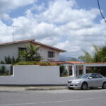 Alquiler de Casa Urb. Miranda 2000m² calle cerrada con vigilancia